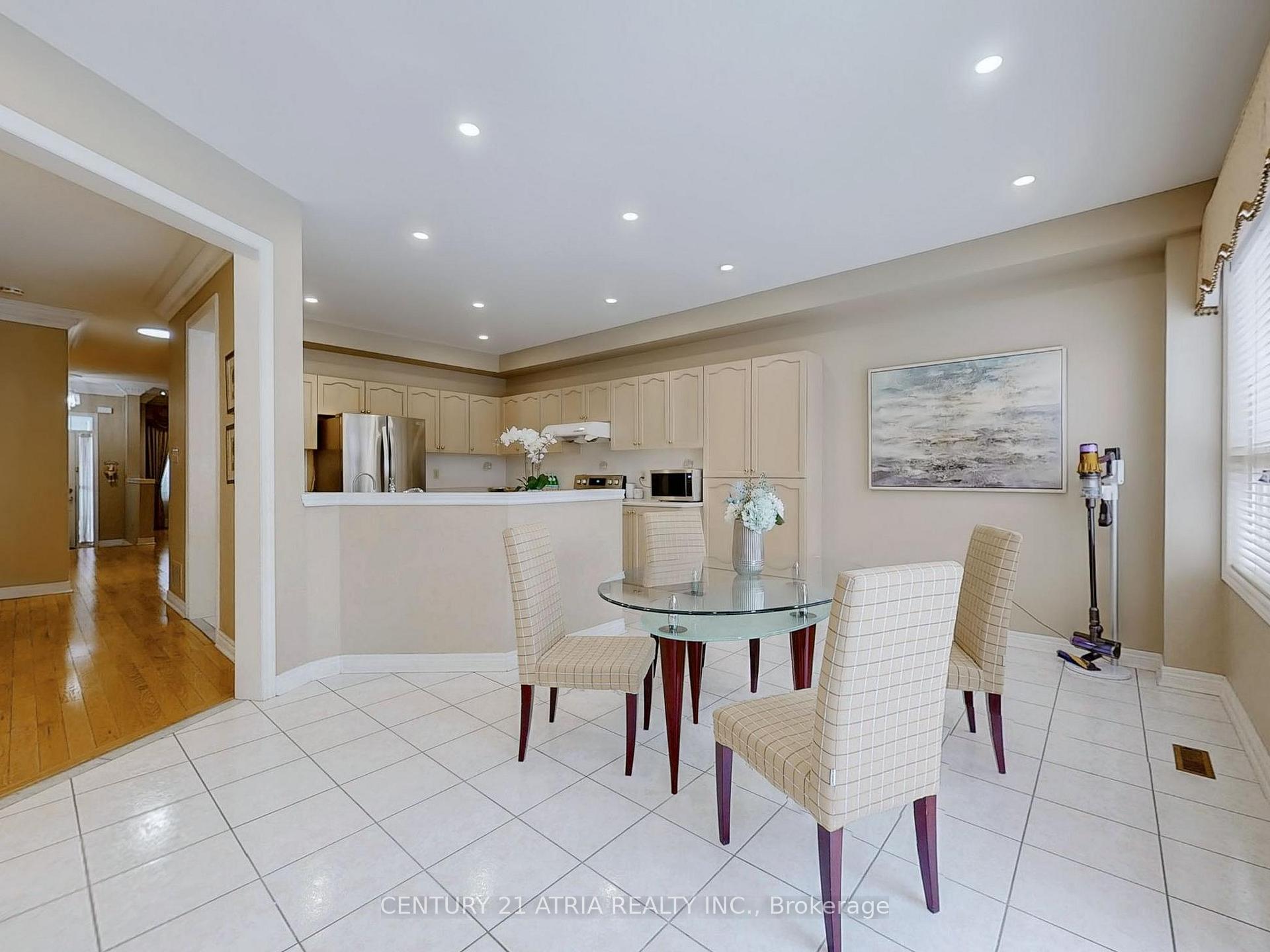 Photo 15 of 29 Glenhaven Street, Markham, Berczy — HOMEH