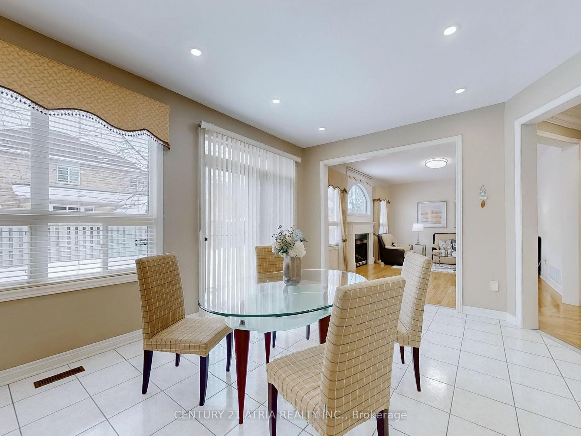 Photo 18 of 29 Glenhaven Street, Markham, Berczy — HOMEH