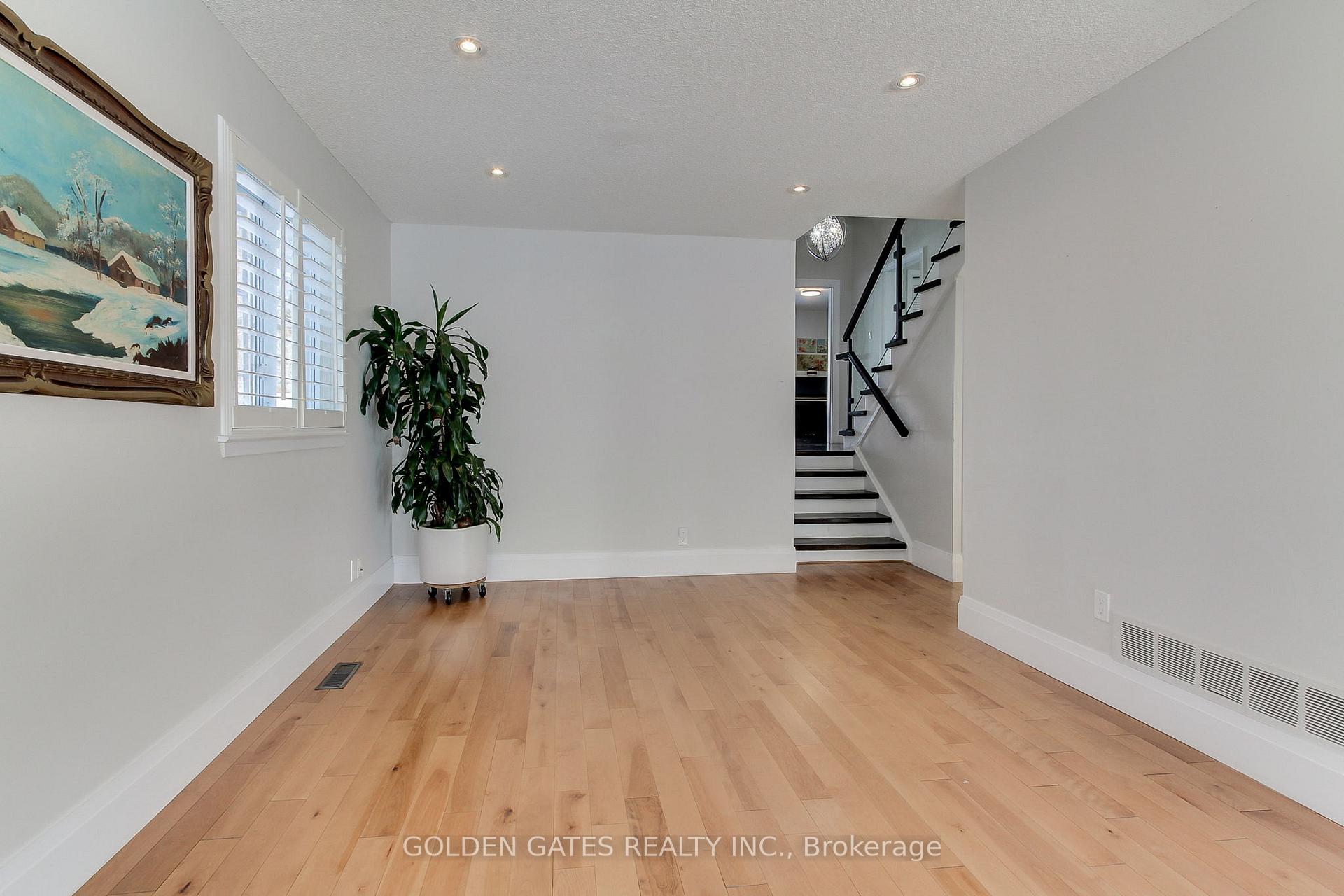 Photo 14 of 38 Romfield Circuit, Markham, Royal Orchard — HOMEH