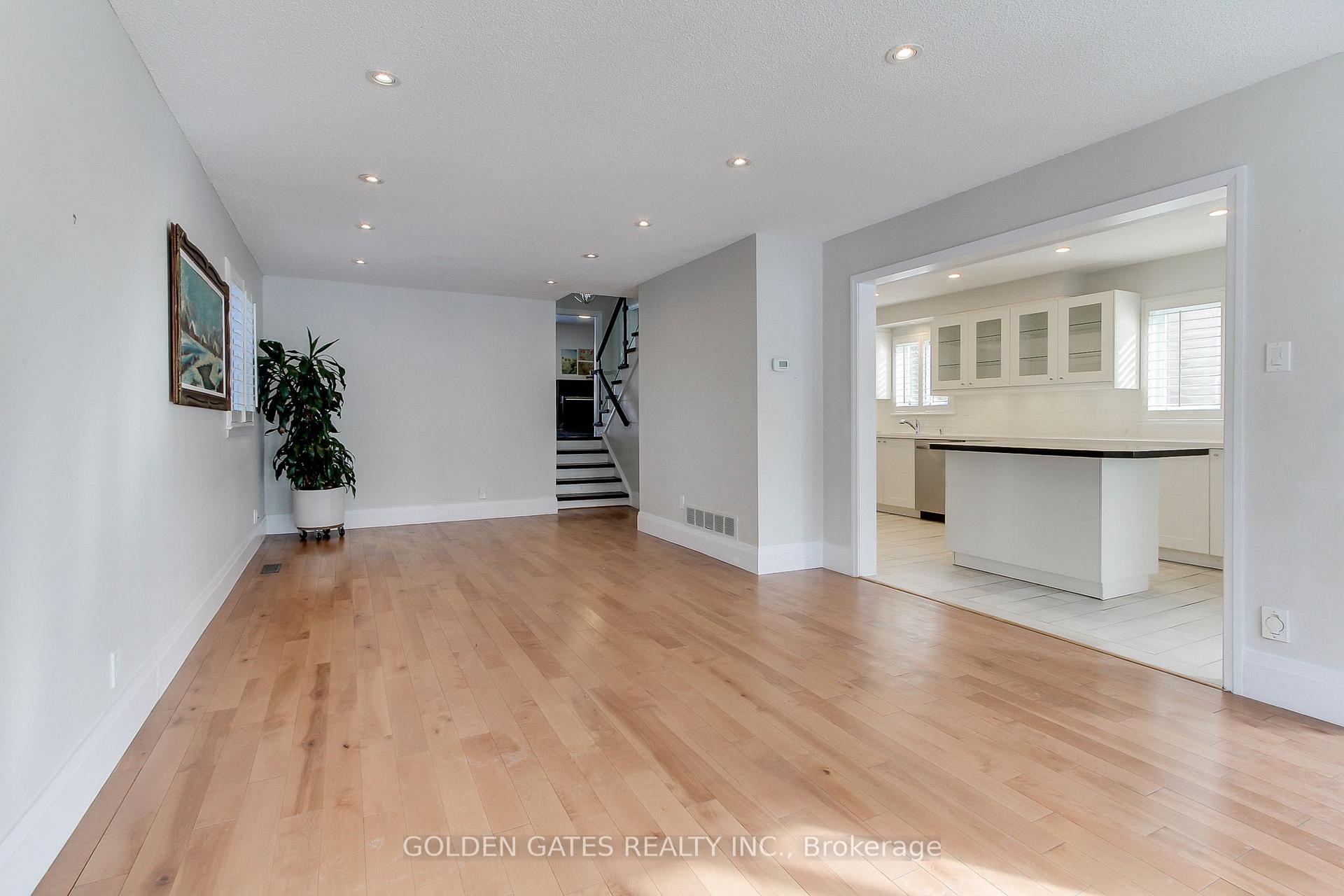 Photo 16 of 38 Romfield Circuit, Markham, Royal Orchard — HOMEH