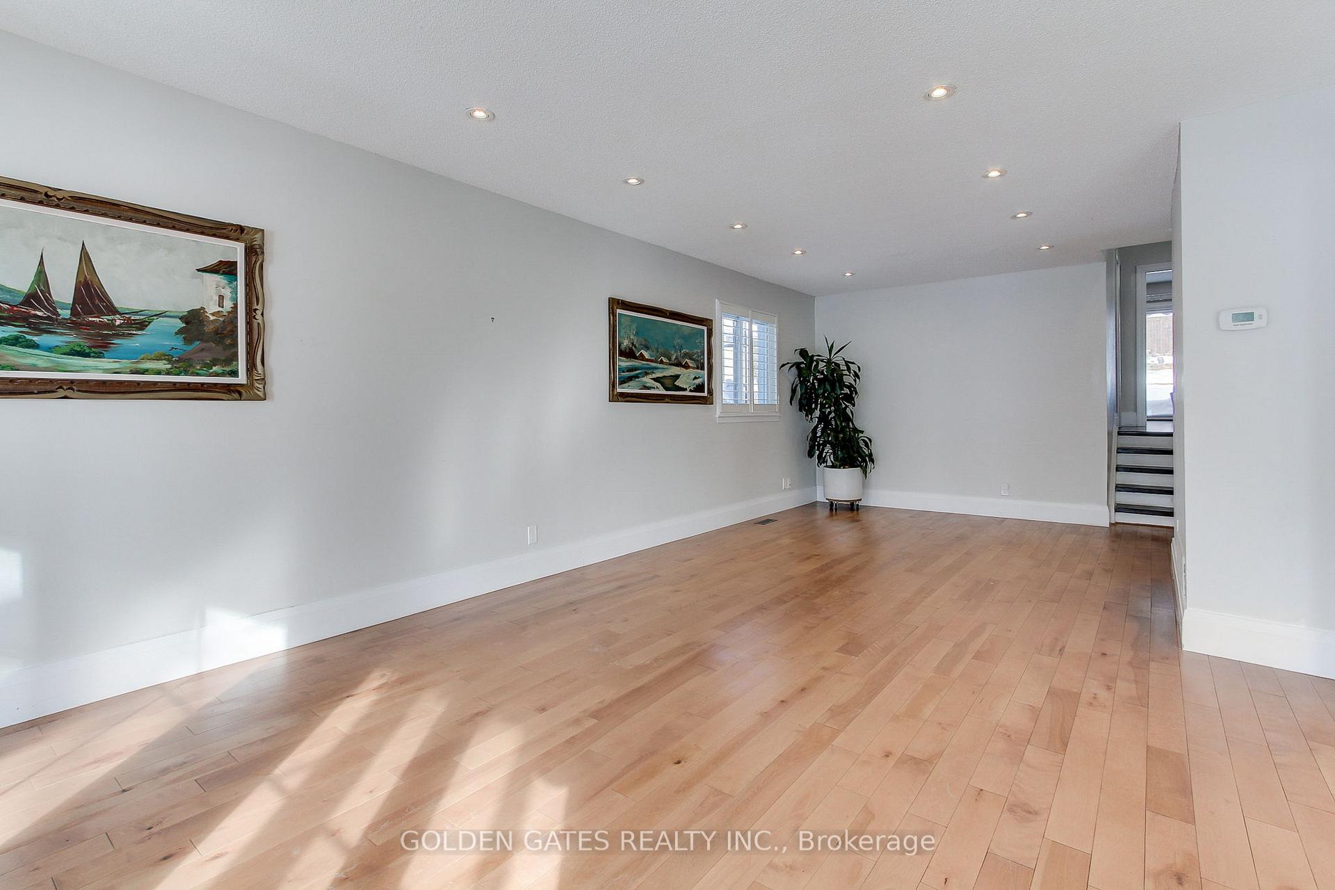 Photo 17 of 38 Romfield Circuit, Markham, Royal Orchard — HOMEH