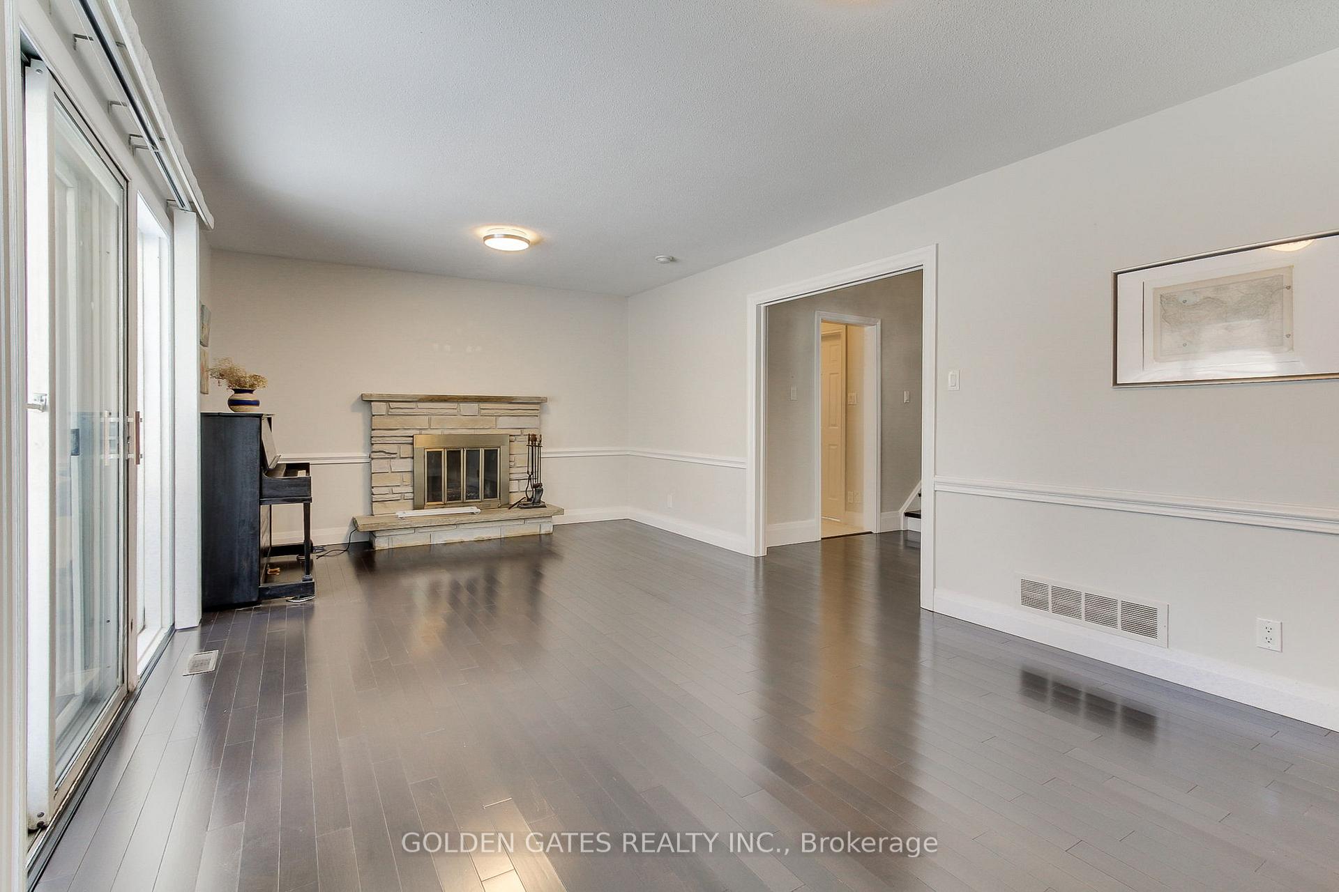 Photo 21 of 38 Romfield Circuit, Markham, Royal Orchard — HOMEH