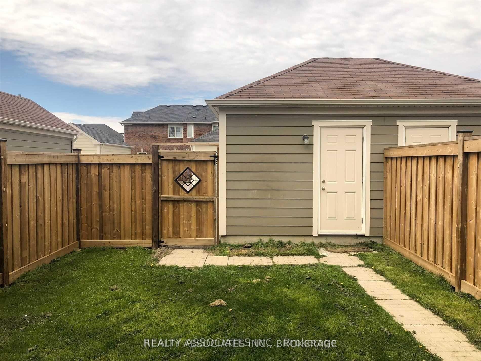 Photo 8 of 366 Country Glen Road, Markham, Cornell — HOMEH