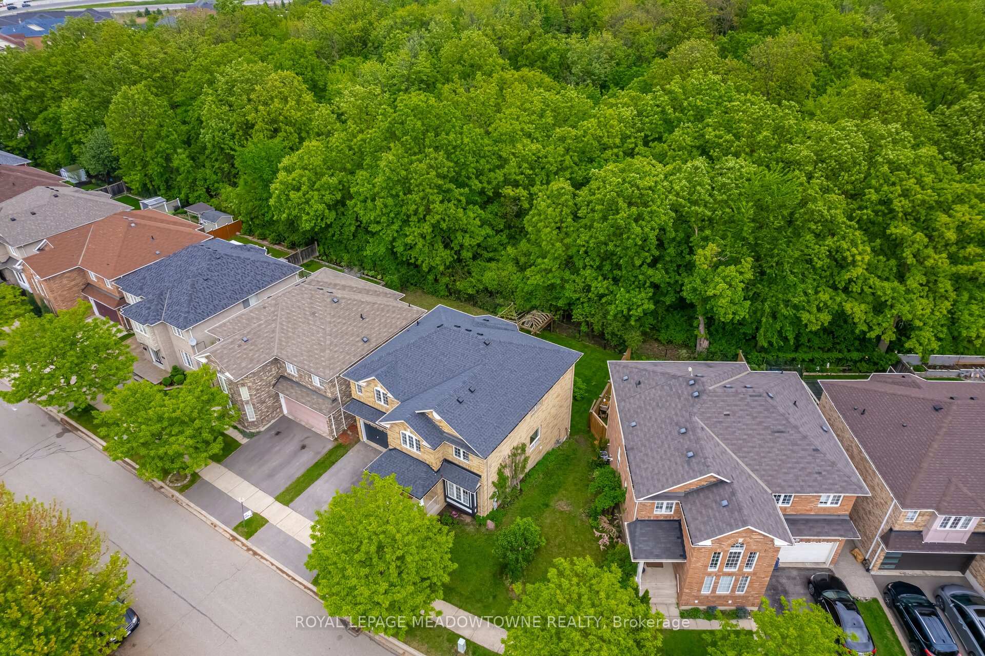 Photo 4 of 1212 Fox Crescent, Milton, Dempsey — HOMEH