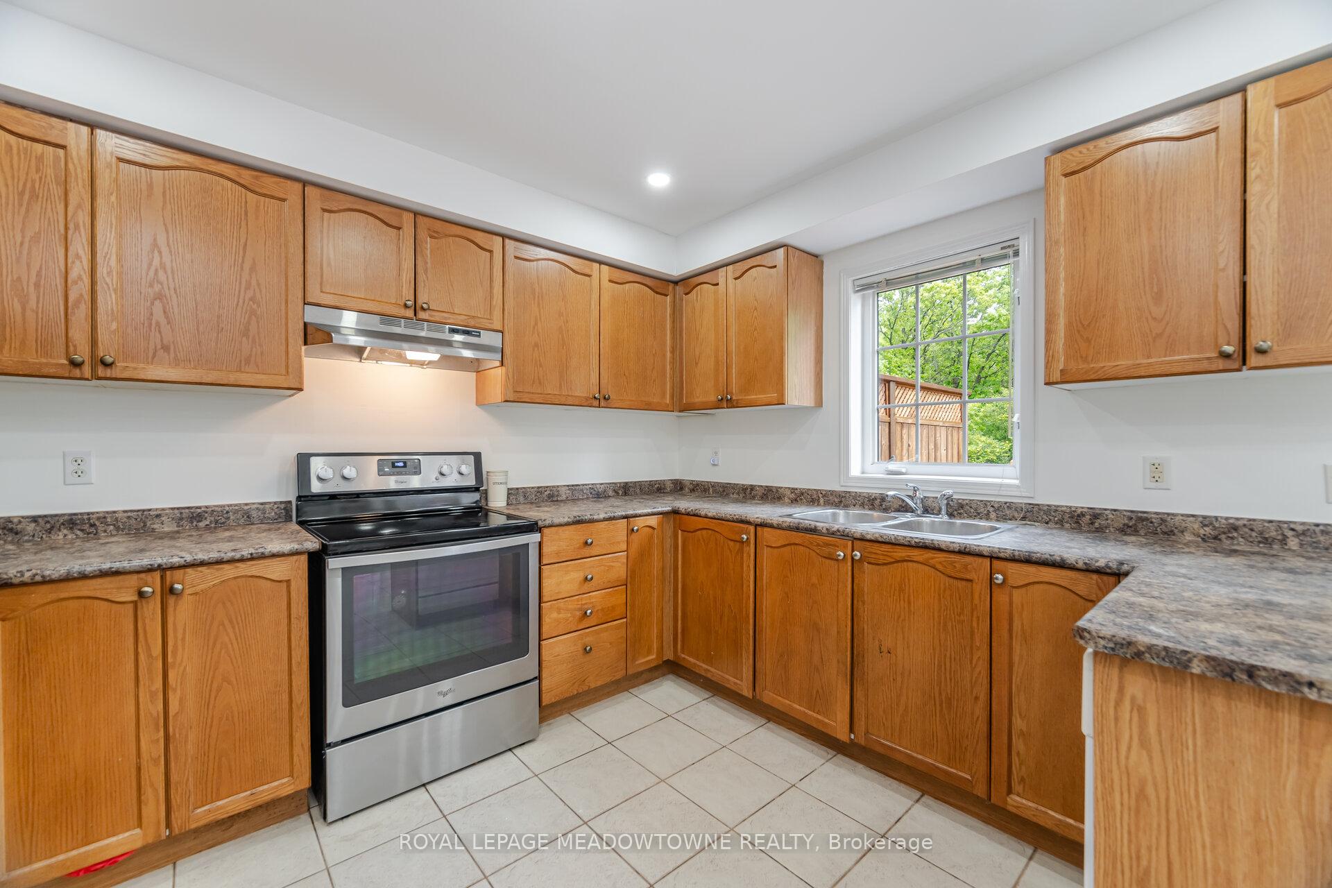 Photo 8 of 1212 Fox Crescent, Milton, Dempsey — HOMEH
