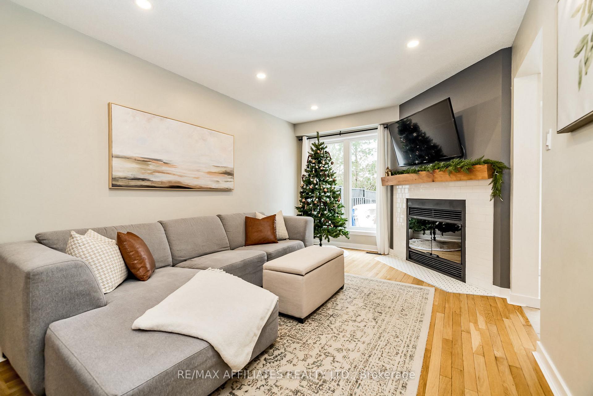 Photo 10 of 30 Harrington Court, Ottawa, Kanata - Kanata Lakes/Heritage Hills — HOMEH
