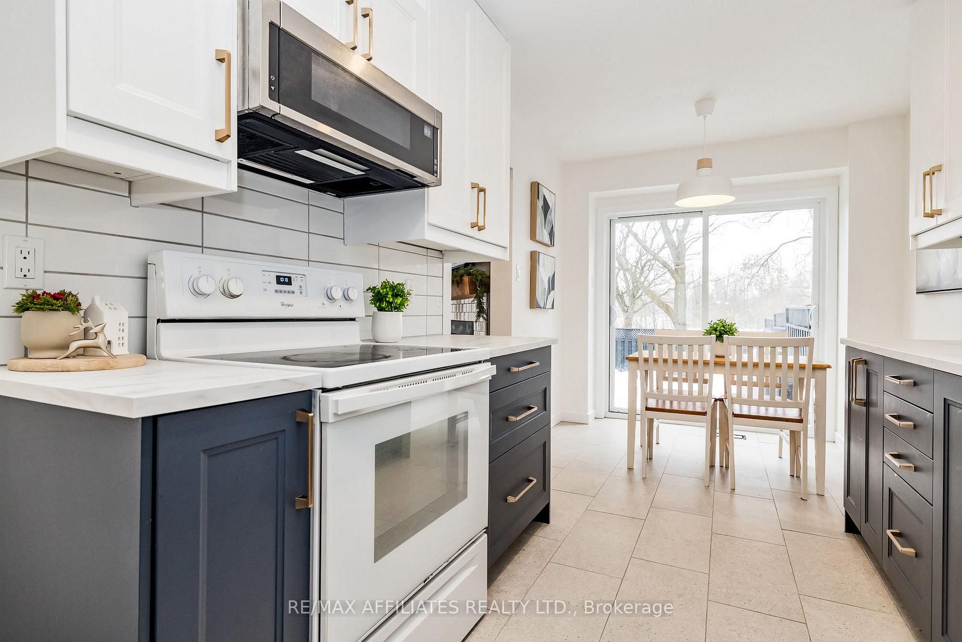 Photo 15 of 30 Harrington Court, Ottawa, Kanata - Kanata Lakes/Heritage Hills — HOMEH