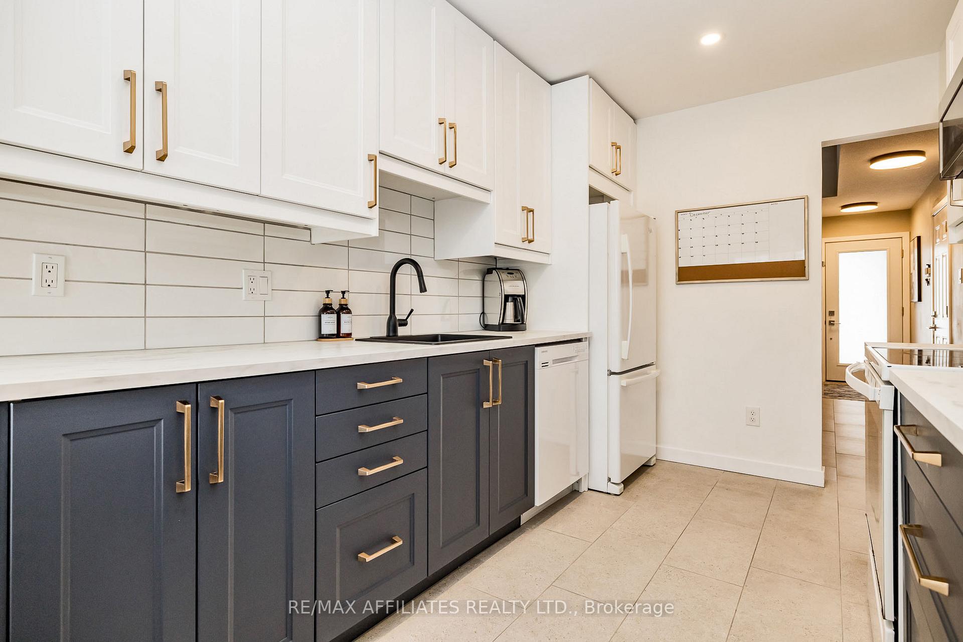 Photo 16 of 30 Harrington Court, Ottawa, Kanata - Kanata Lakes/Heritage Hills — HOMEH
