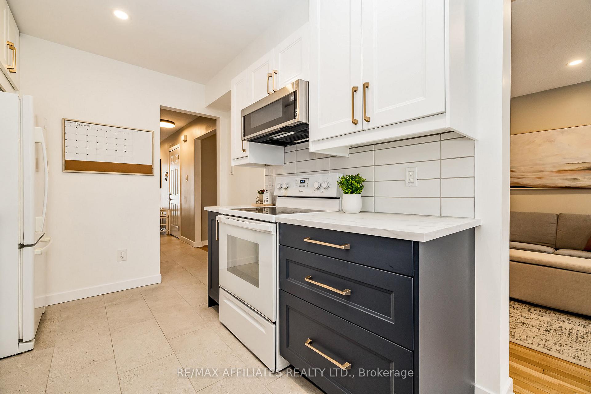 Photo 17 of 30 Harrington Court, Ottawa, Kanata - Kanata Lakes/Heritage Hills — HOMEH
