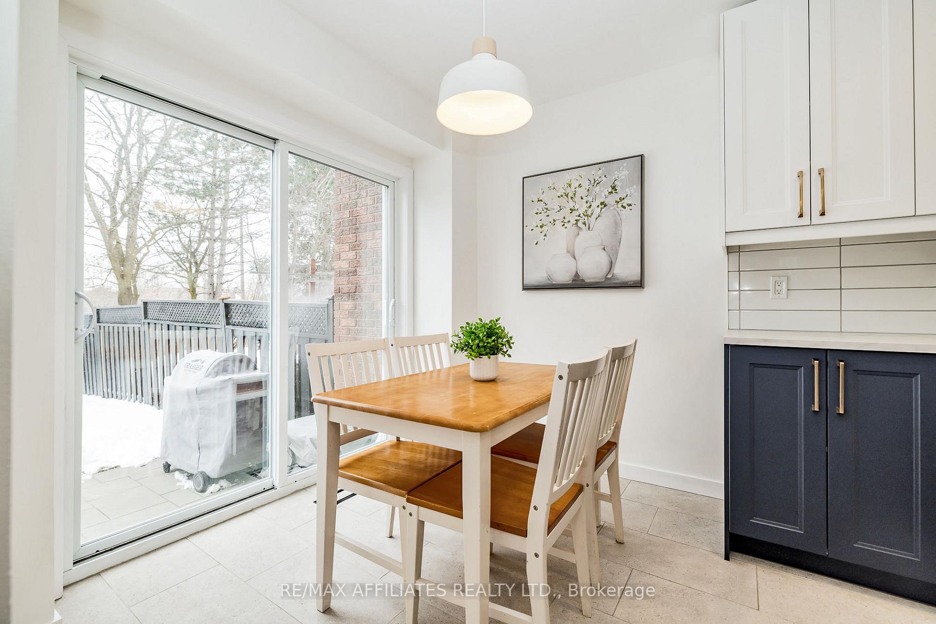 Photo 18 of 30 Harrington Court, Ottawa, Kanata - Kanata Lakes/Heritage Hills — HOMEH