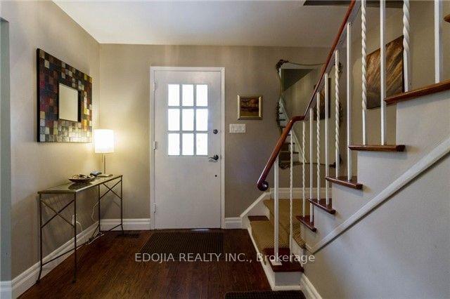 Photo 2 of 140 Bay Thorn Drive, Markham, Royal Orchard — HOMEH