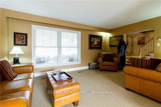 Photo 3 of 140 Bay Thorn Drive, Markham, Royal Orchard — HOMEH