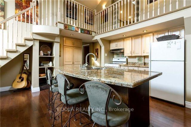 Photo 5 of 140 Bay Thorn Drive, Markham, Royal Orchard — HOMEH
