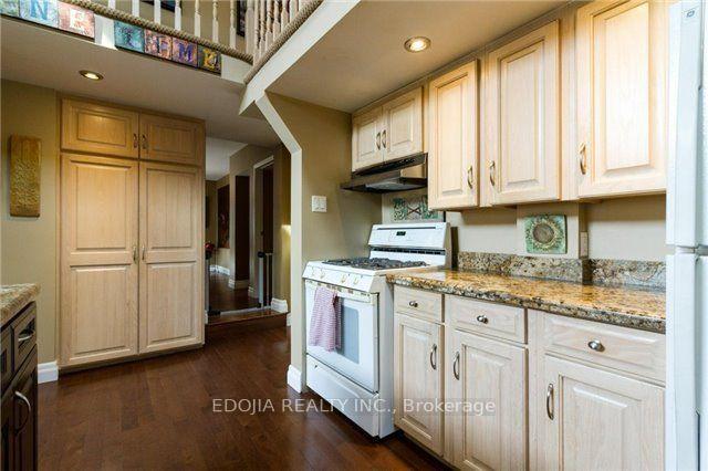 Photo 6 of 140 Bay Thorn Drive, Markham, Royal Orchard — HOMEH