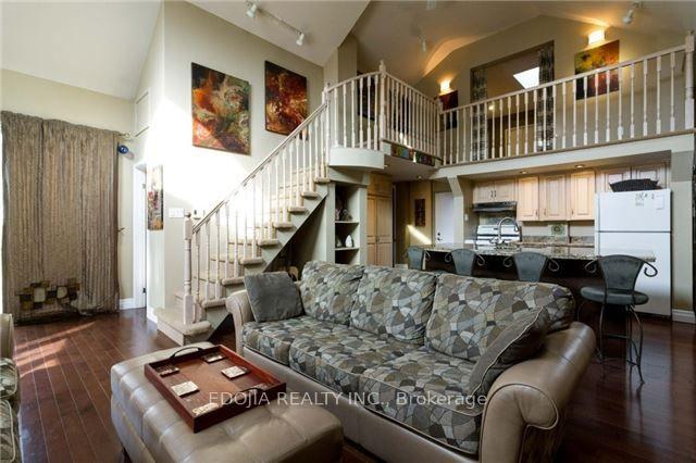 Photo 7 of 140 Bay Thorn Drive, Markham, Royal Orchard — HOMEH