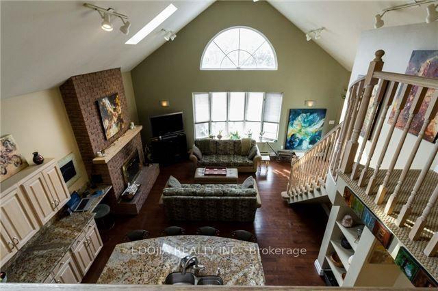 Photo 8 of 140 Bay Thorn Drive, Markham, Royal Orchard — HOMEH