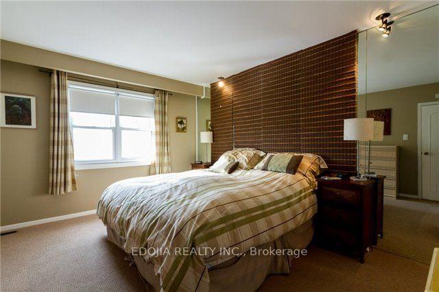 Photo 9 of 140 Bay Thorn Drive, Markham, Royal Orchard — HOMEH