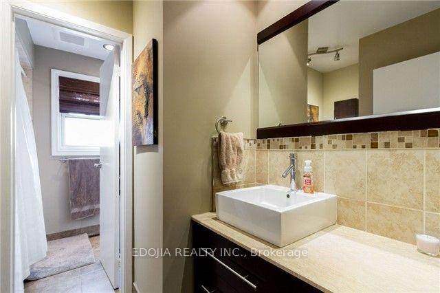 Photo 11 of 140 Bay Thorn Drive, Markham, Royal Orchard — HOMEH