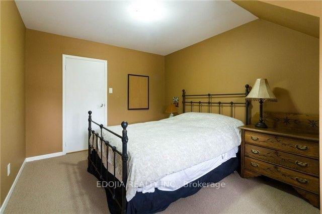 Photo 14 of 140 Bay Thorn Drive, Markham, Royal Orchard — HOMEH