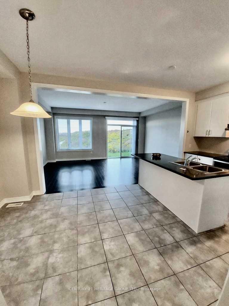 Photo 5 of 29 Bayonne Drive N, Hamilton, Stoney Creek Mountain — HOMEH