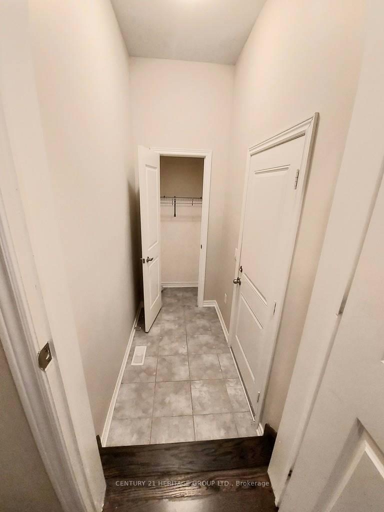 Photo 6 of 29 Bayonne Drive N, Hamilton, Stoney Creek Mountain — HOMEH