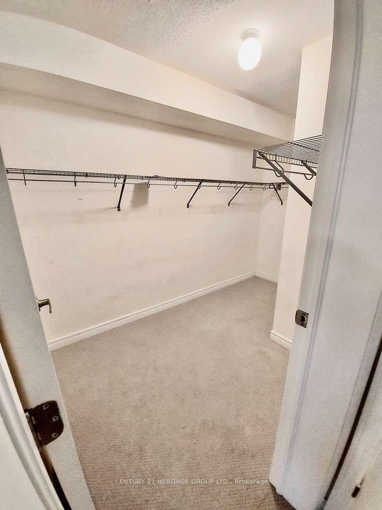 Photo 8 of 29 Bayonne Drive N, Hamilton, Stoney Creek Mountain — HOMEH
