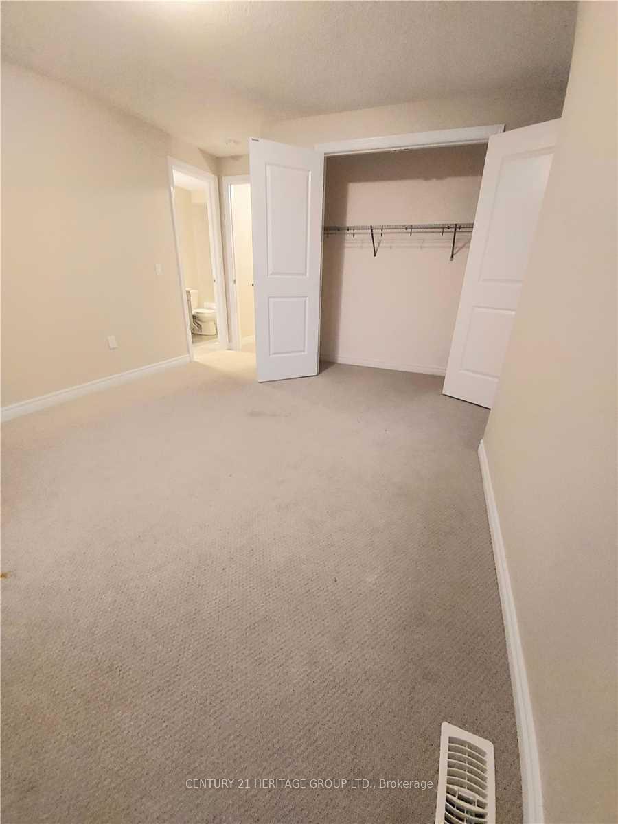 Photo 9 of 29 Bayonne Drive N, Hamilton, Stoney Creek Mountain — HOMEH