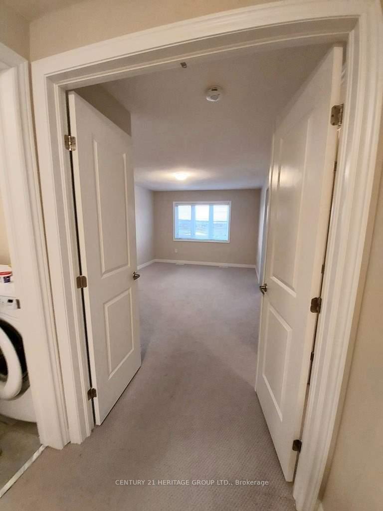 Photo 10 of 29 Bayonne Drive N, Hamilton, Stoney Creek Mountain — HOMEH