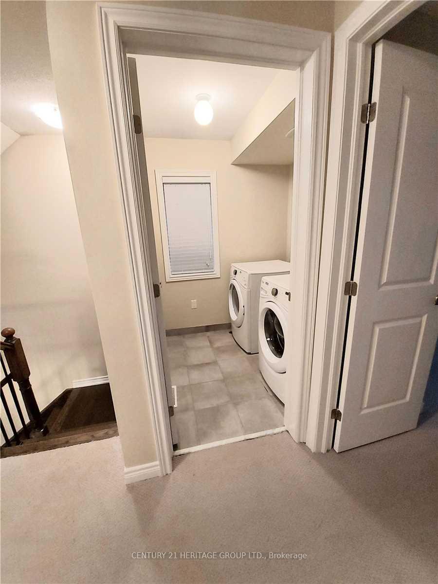 Photo 11 of 29 Bayonne Drive N, Hamilton, Stoney Creek Mountain — HOMEH
