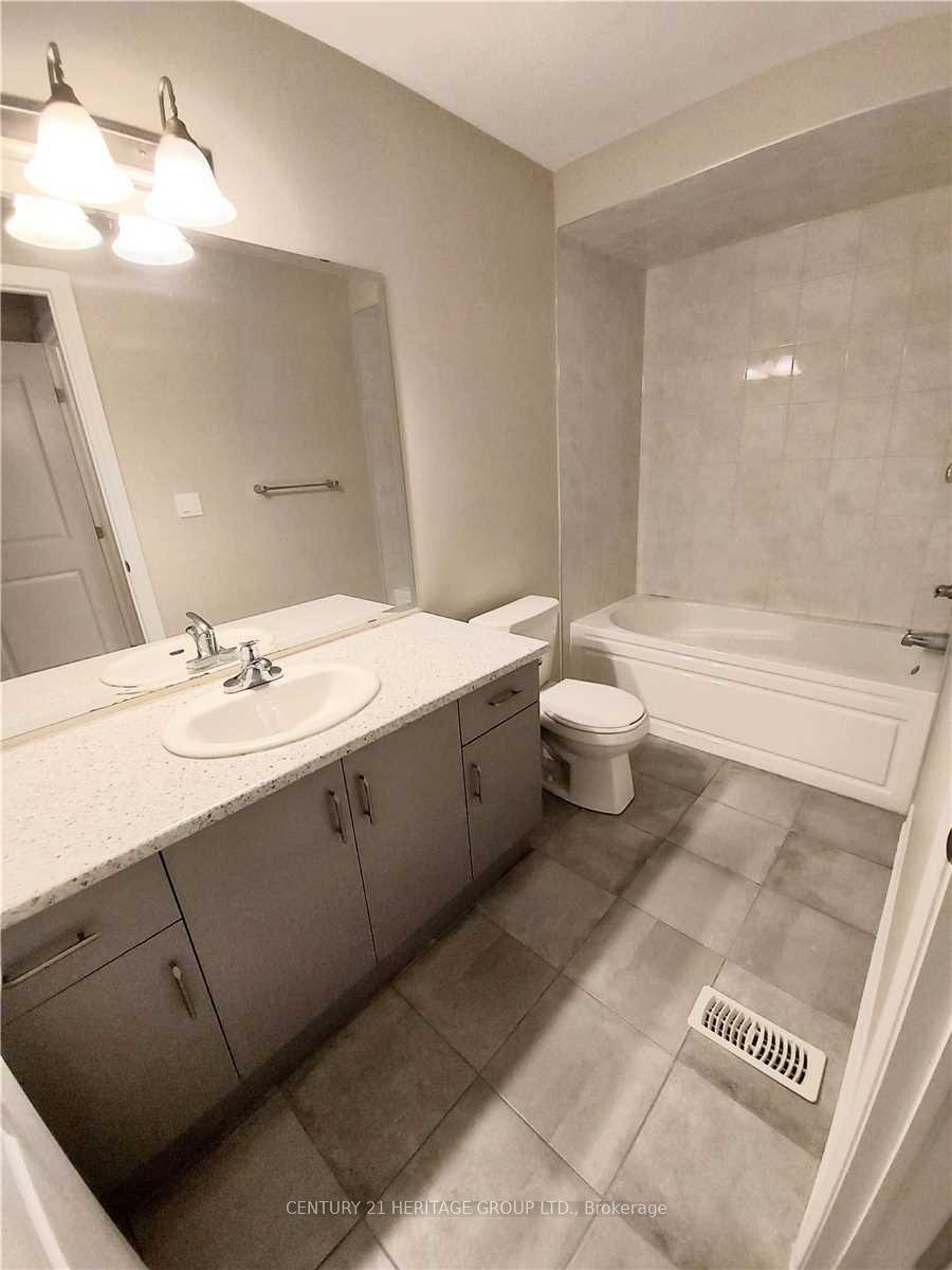 Photo 12 of 29 Bayonne Drive N, Hamilton, Stoney Creek Mountain — HOMEH