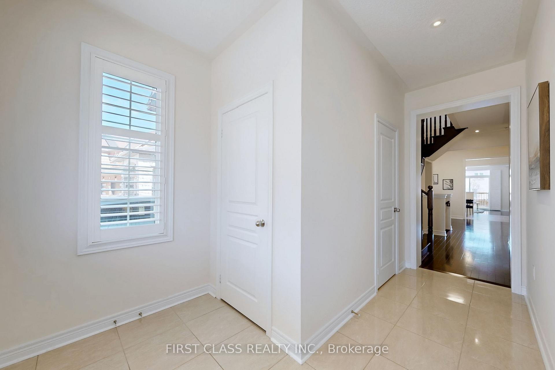 Photo 3 of 157 William Bartlett Drive, Markham, Berczy — HOMEH