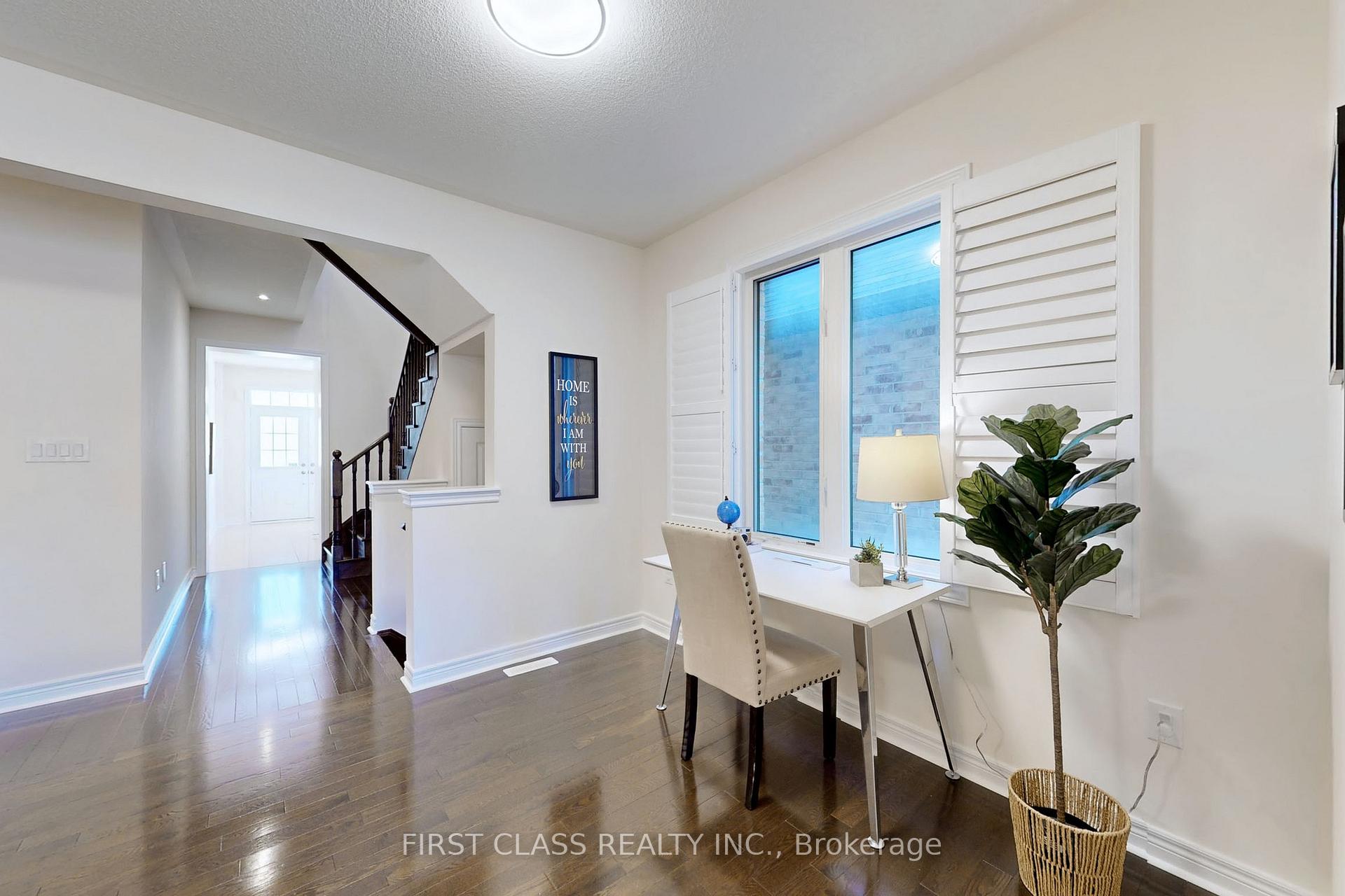Photo 4 of 157 William Bartlett Drive, Markham, Berczy — HOMEH