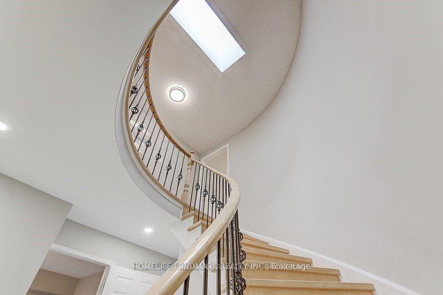 Photo 9 of 41 Carnforth Drive, Markham, Unionville — HOMEH