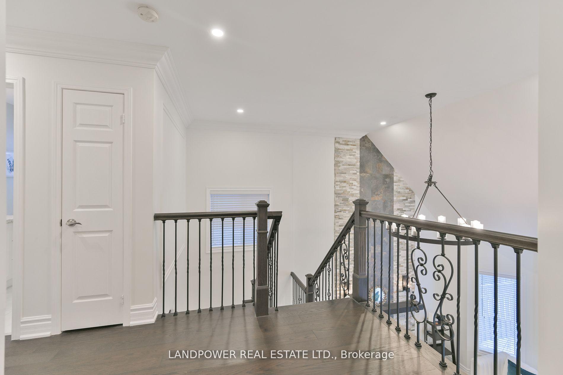 Photo 3 of 6 Tower Bridge Crescent, Markham, Berczy — HOMEH
