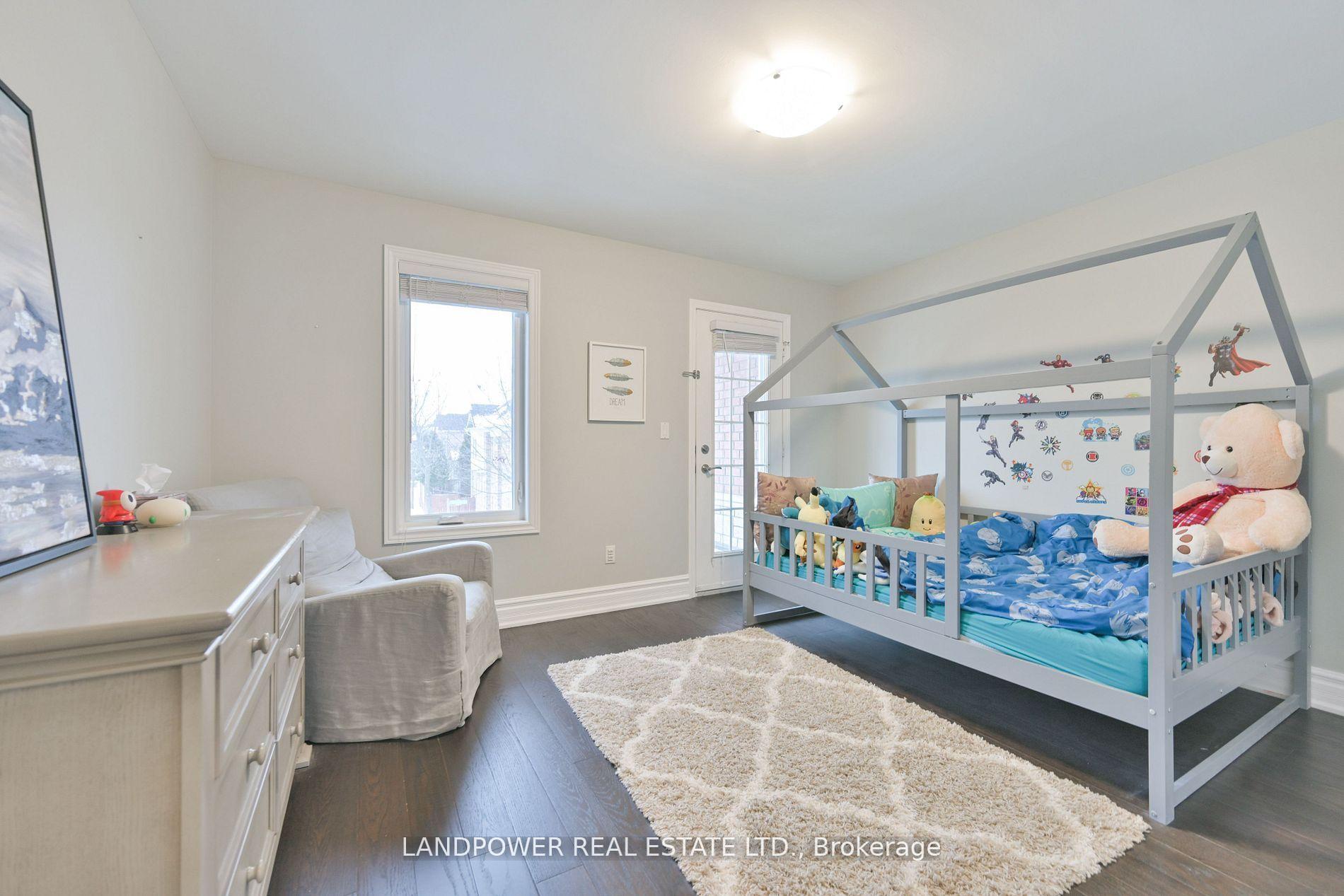 Photo 11 of 6 Tower Bridge Crescent, Markham, Berczy — HOMEH