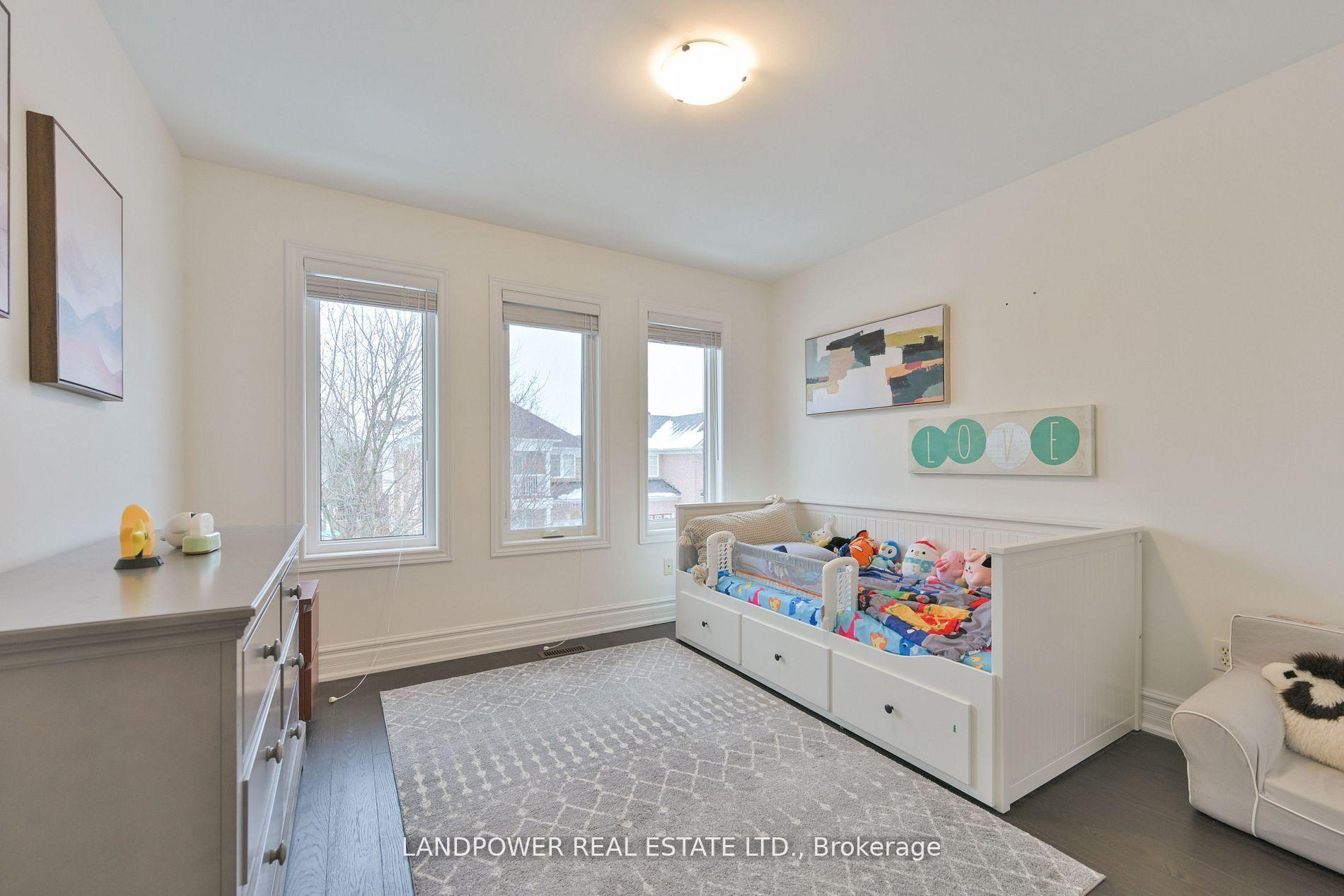 Photo 13 of 6 Tower Bridge Crescent, Markham, Berczy — HOMEH