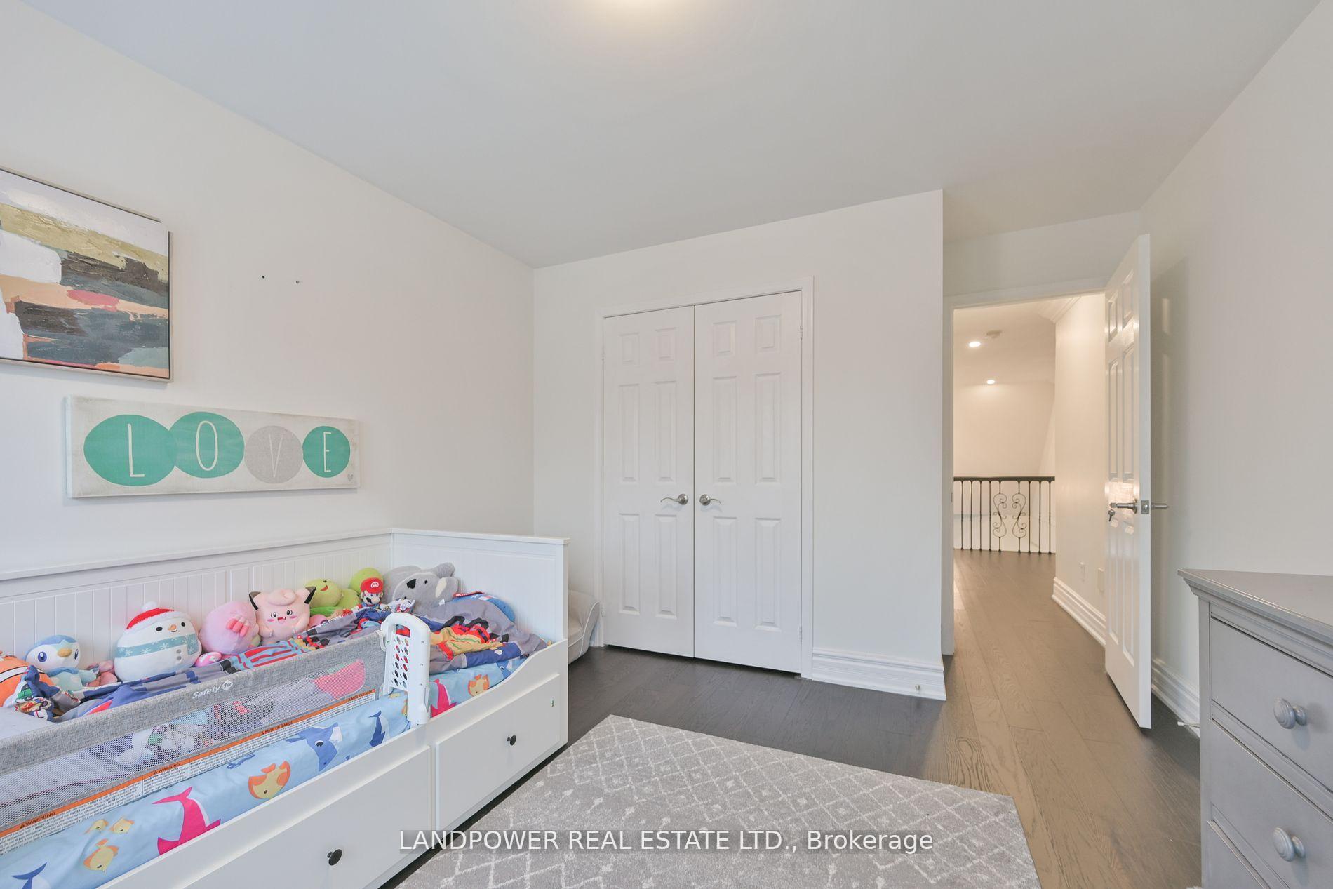 Photo 14 of 6 Tower Bridge Crescent, Markham, Berczy — HOMEH