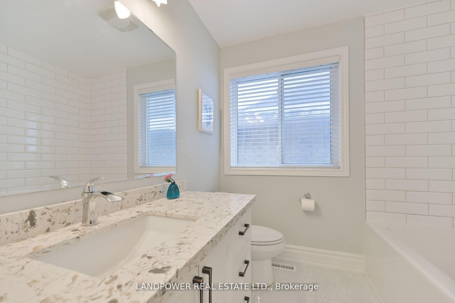 Photo 15 of 6 Tower Bridge Crescent, Markham, Berczy — HOMEH