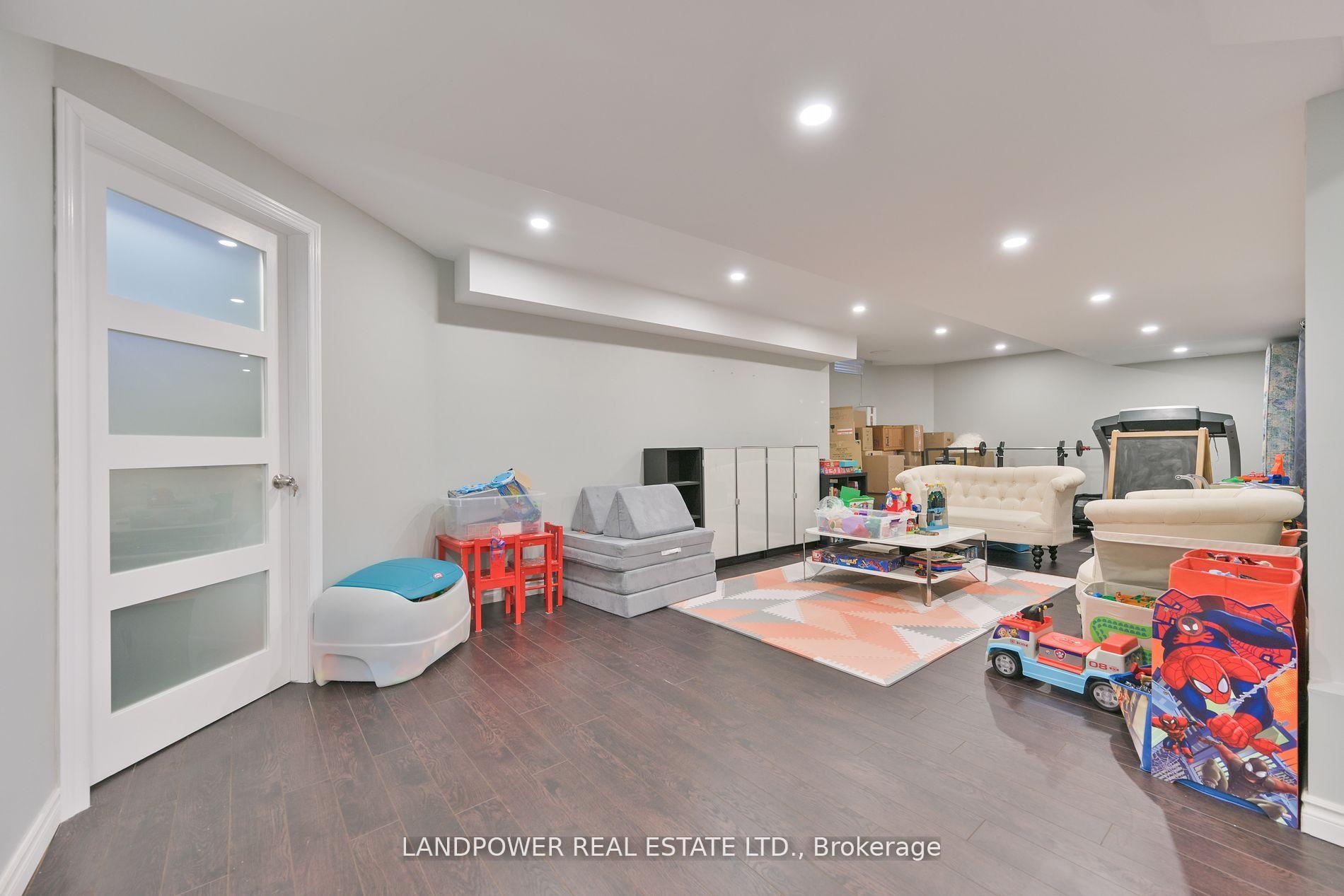 Photo 18 of 6 Tower Bridge Crescent, Markham, Berczy — HOMEH