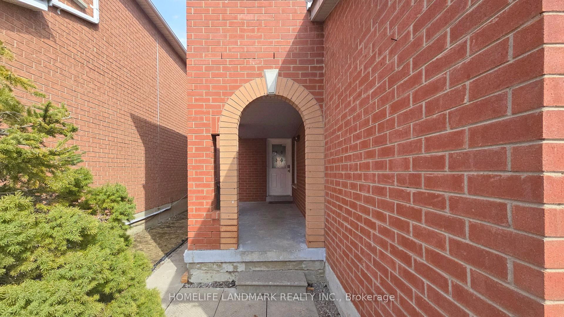 Photo 4 of 165 Doubtfire Crescent, Markham, Middlefield — HOMEH