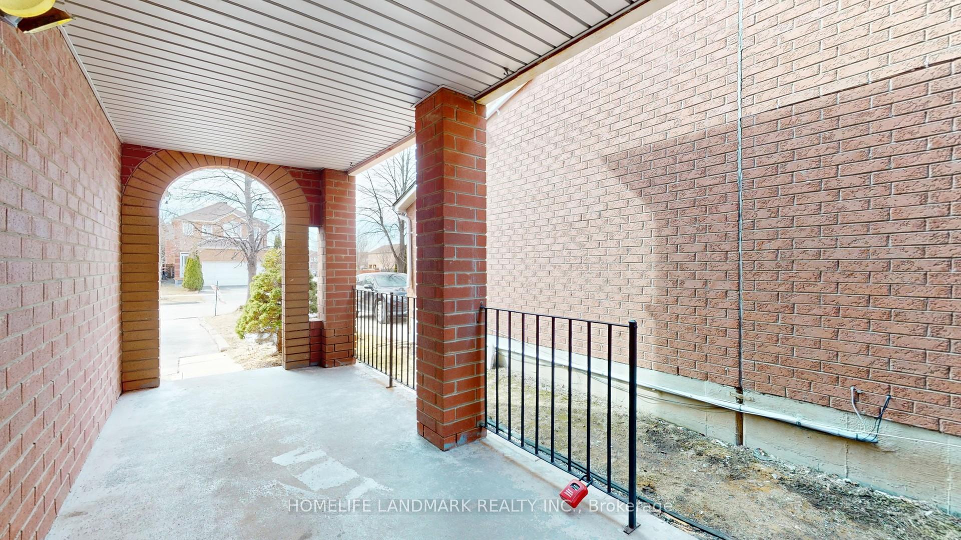 Photo 5 of 165 Doubtfire Crescent, Markham, Middlefield — HOMEH