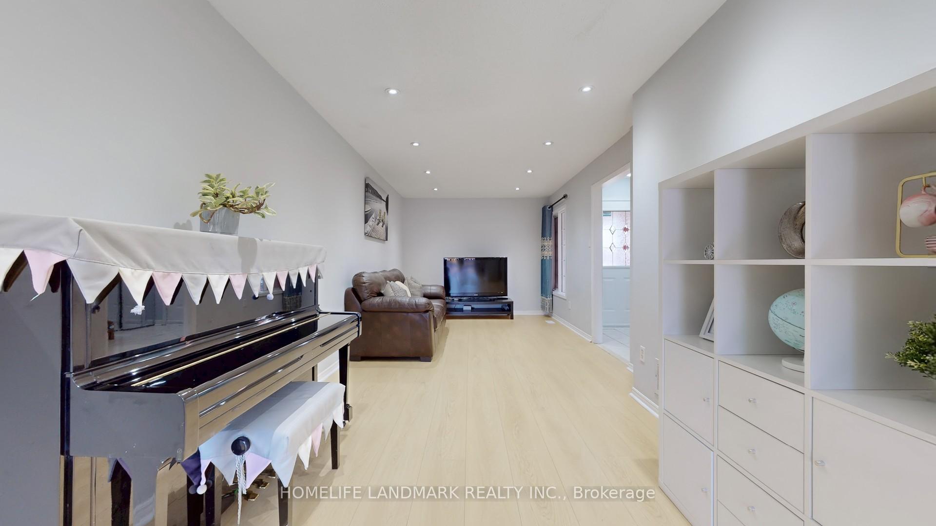 Photo 6 of 165 Doubtfire Crescent, Markham, Middlefield — HOMEH