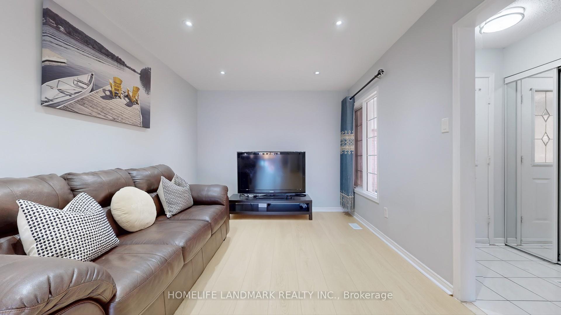 Photo 8 of 165 Doubtfire Crescent, Markham, Middlefield — HOMEH