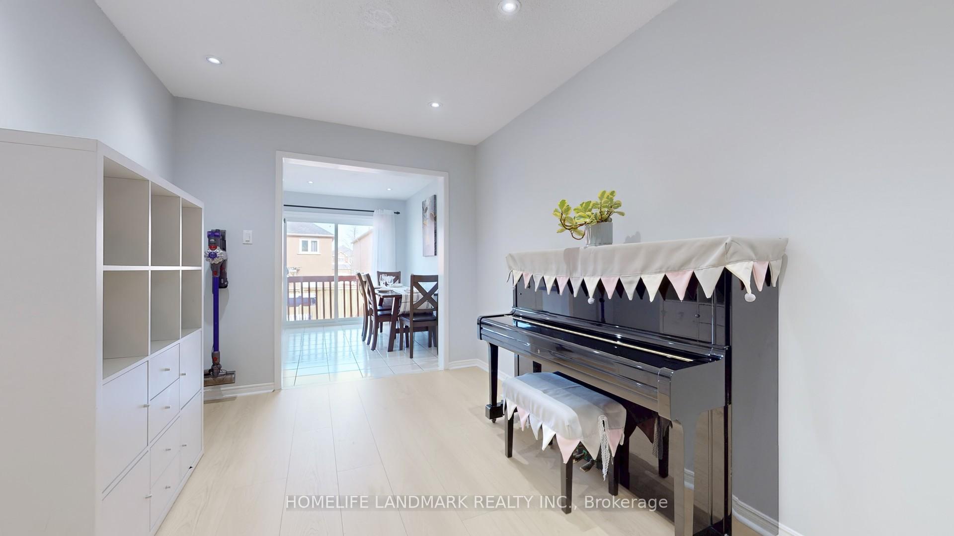 Photo 9 of 165 Doubtfire Crescent, Markham, Middlefield — HOMEH