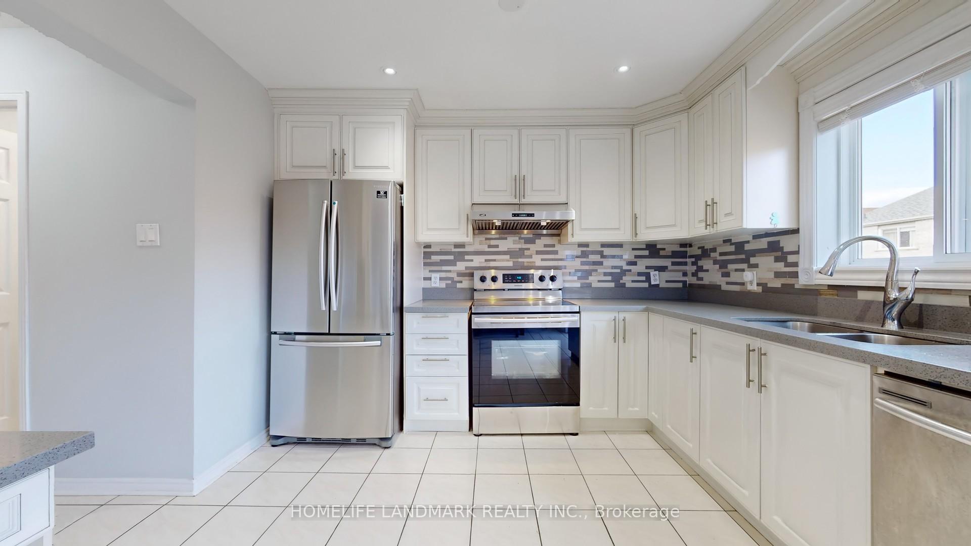 Photo 11 of 165 Doubtfire Crescent, Markham, Middlefield — HOMEH