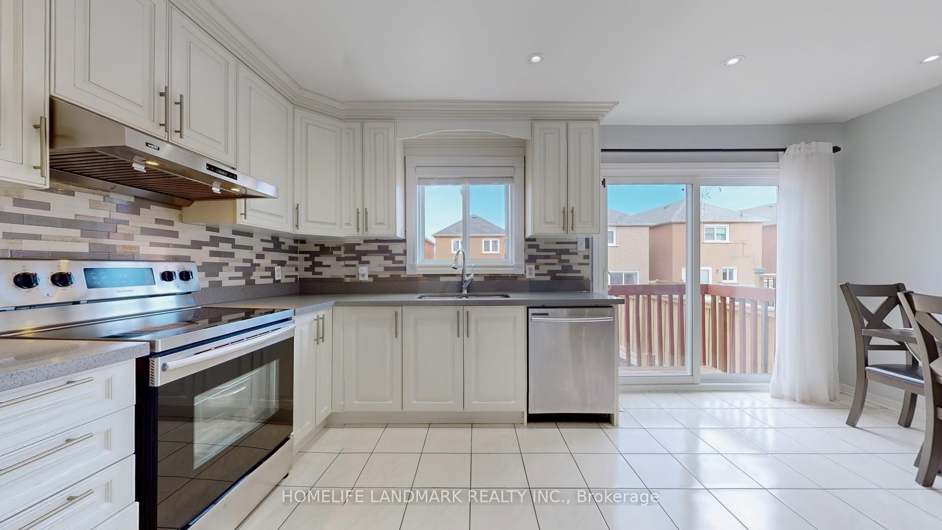 Photo 14 of 165 Doubtfire Crescent, Markham, Middlefield — HOMEH
