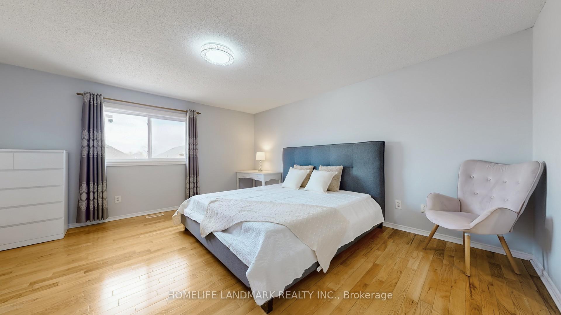 Photo 18 of 165 Doubtfire Crescent, Markham, Middlefield — HOMEH