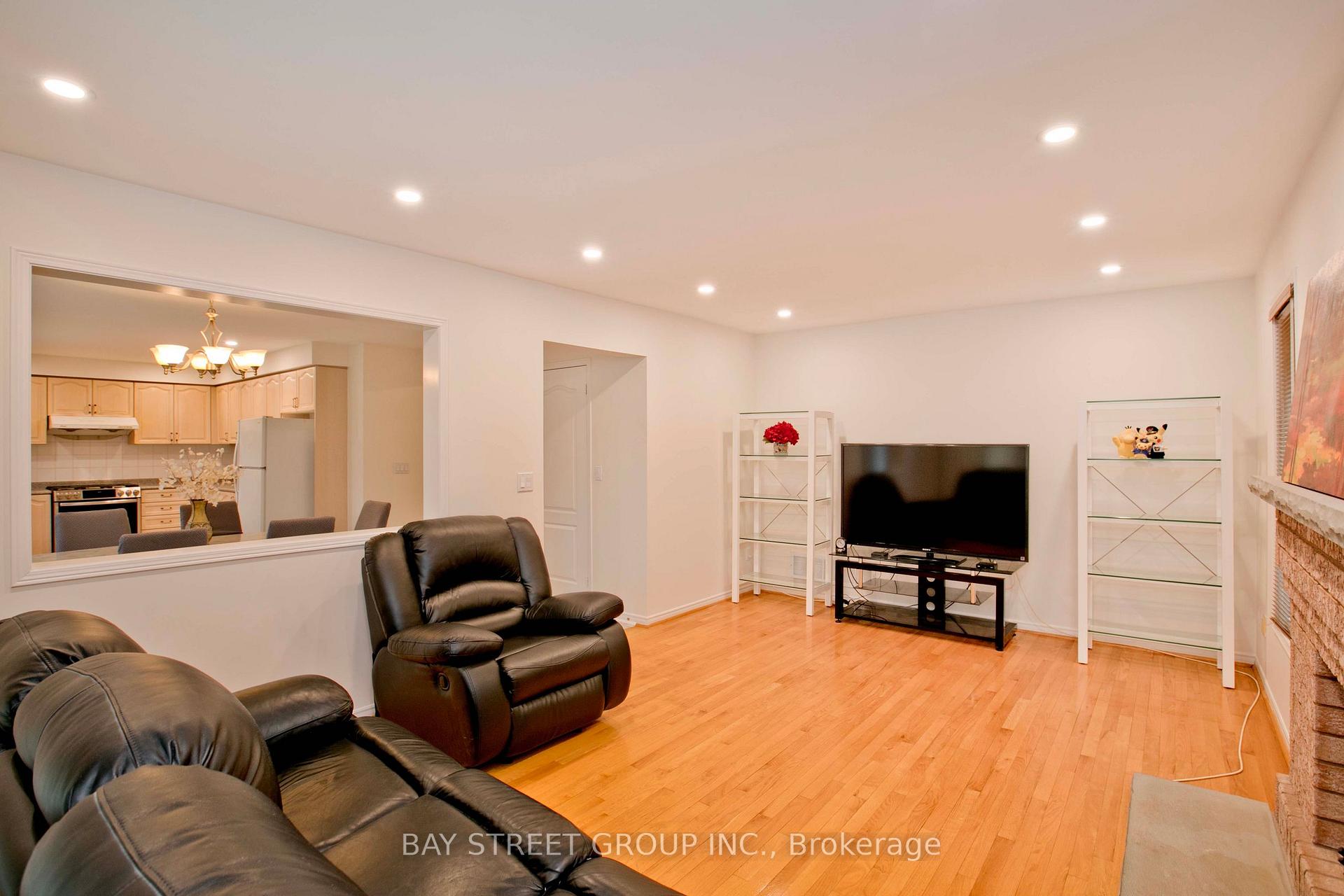 Photo 8 of 29 Webber Crescent, Markham, Unionville — HOMEH