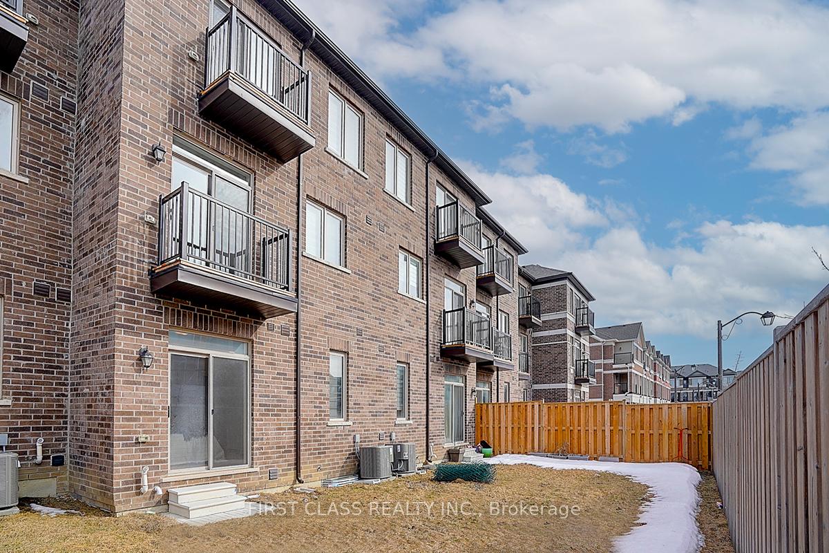 Photo 4 of 30 Sissons Way, Markham, Cedar Grove — HOMEH