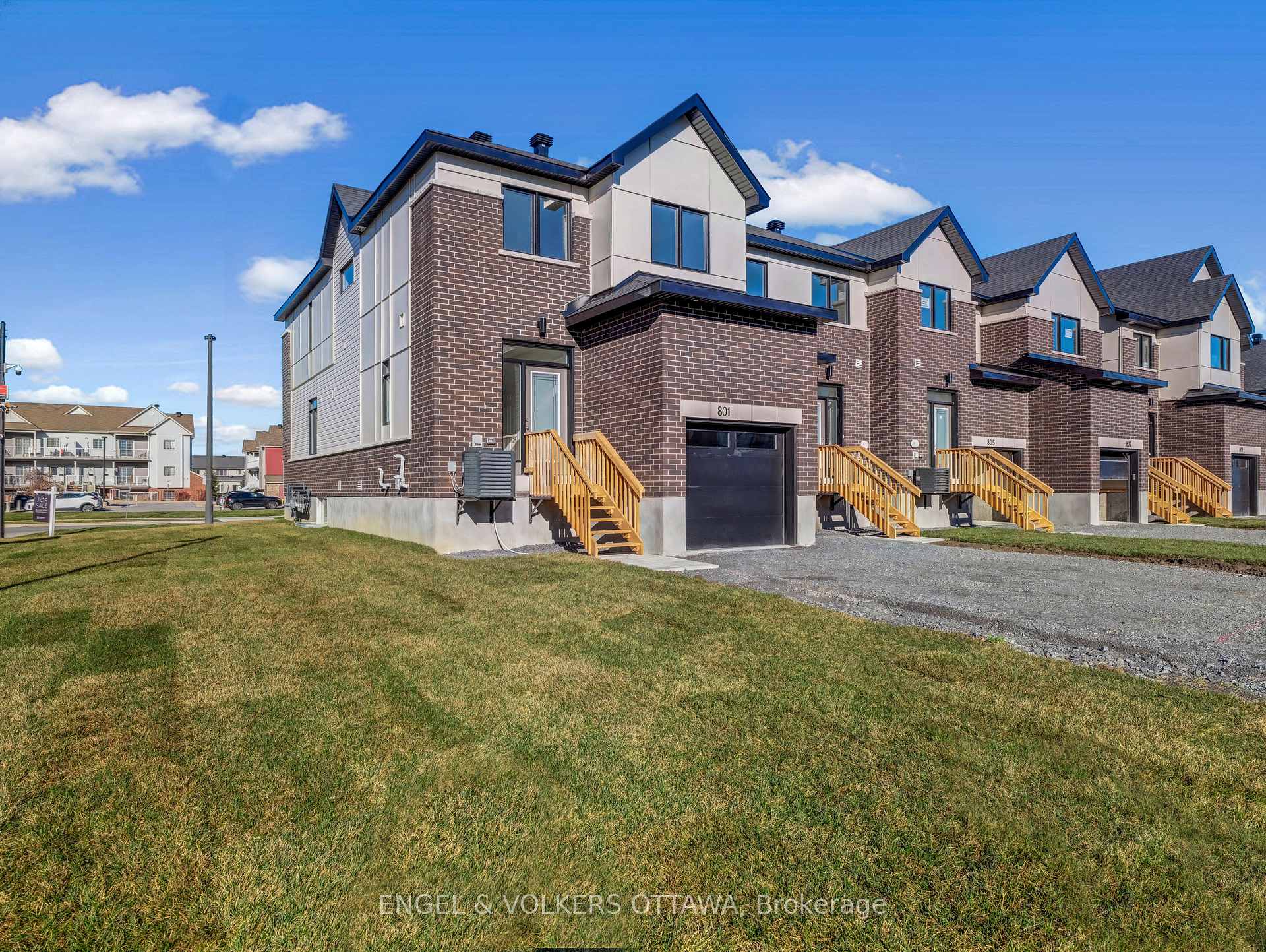 Photo 4 of 801 Anciano Crescent, Ottawa, Kanata - Emerald Meadows/Trailwest — HOMEH